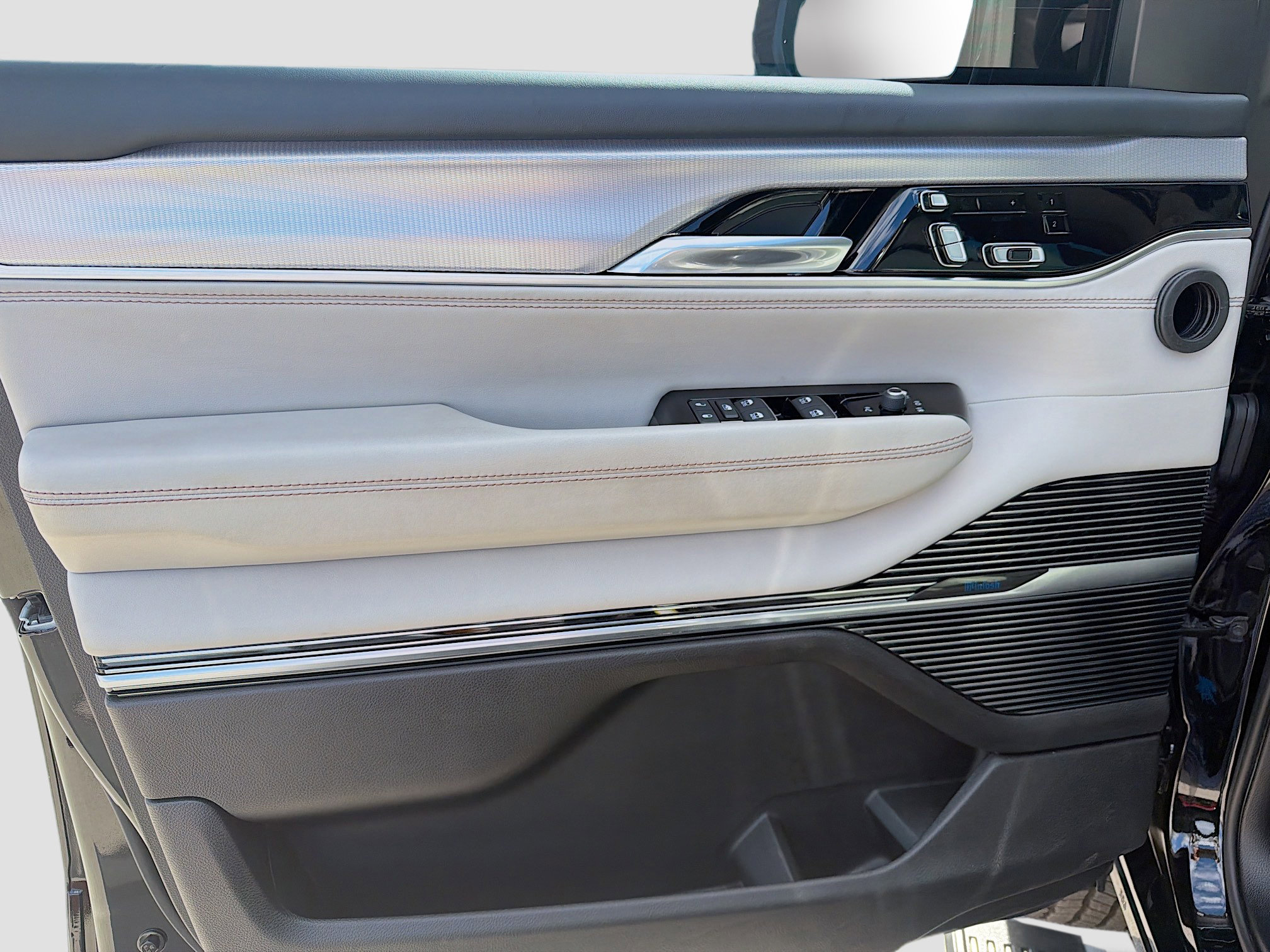 Used 2022 Jeep Grand Wagoneer Series I w/ Flexible Seating Group image 23