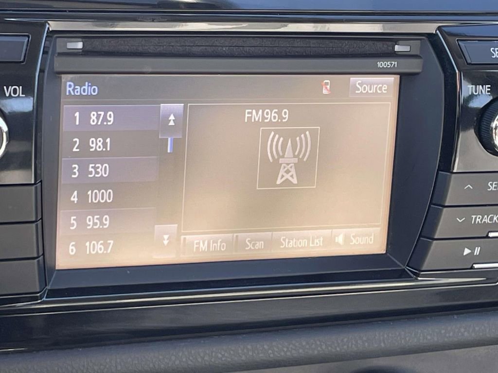 Used 2016 Toyota Corolla image 26