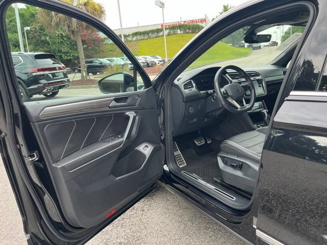 Used 2024 Volkswagen Tiguan SEL R-Line AWD/4WD image 4