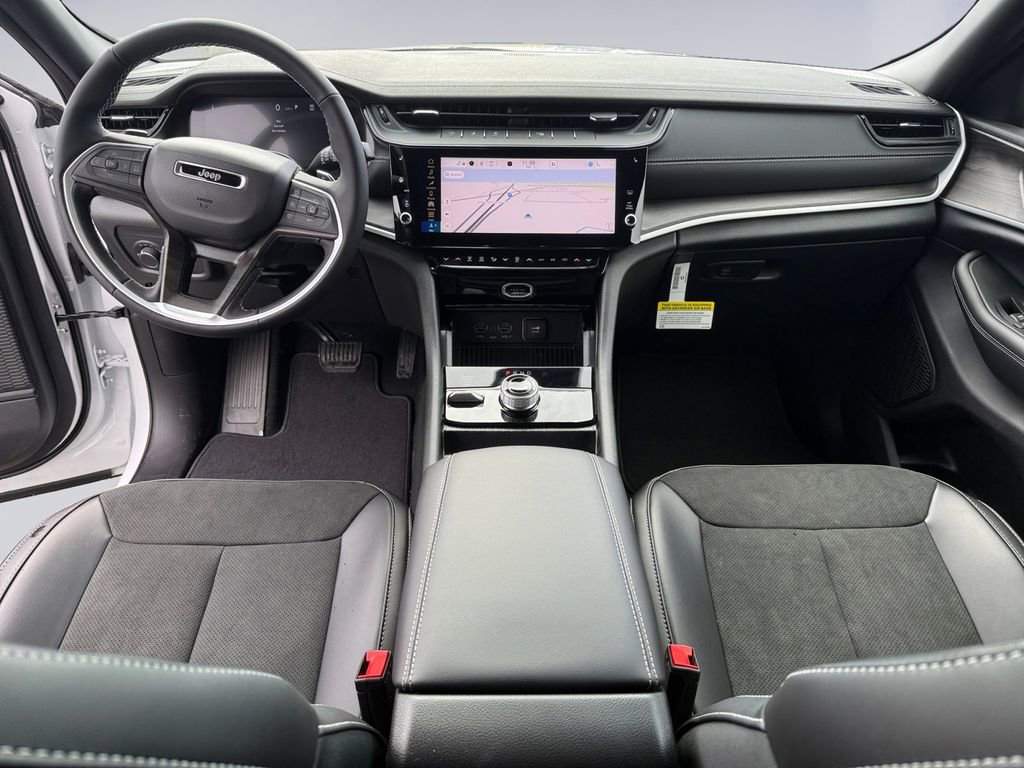New 2026 Jeep Grand Cherokee Altitude image 12