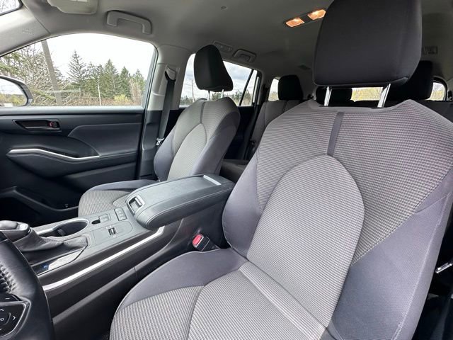 Used 2020 Toyota Highlander LE AWD/4WD image 12