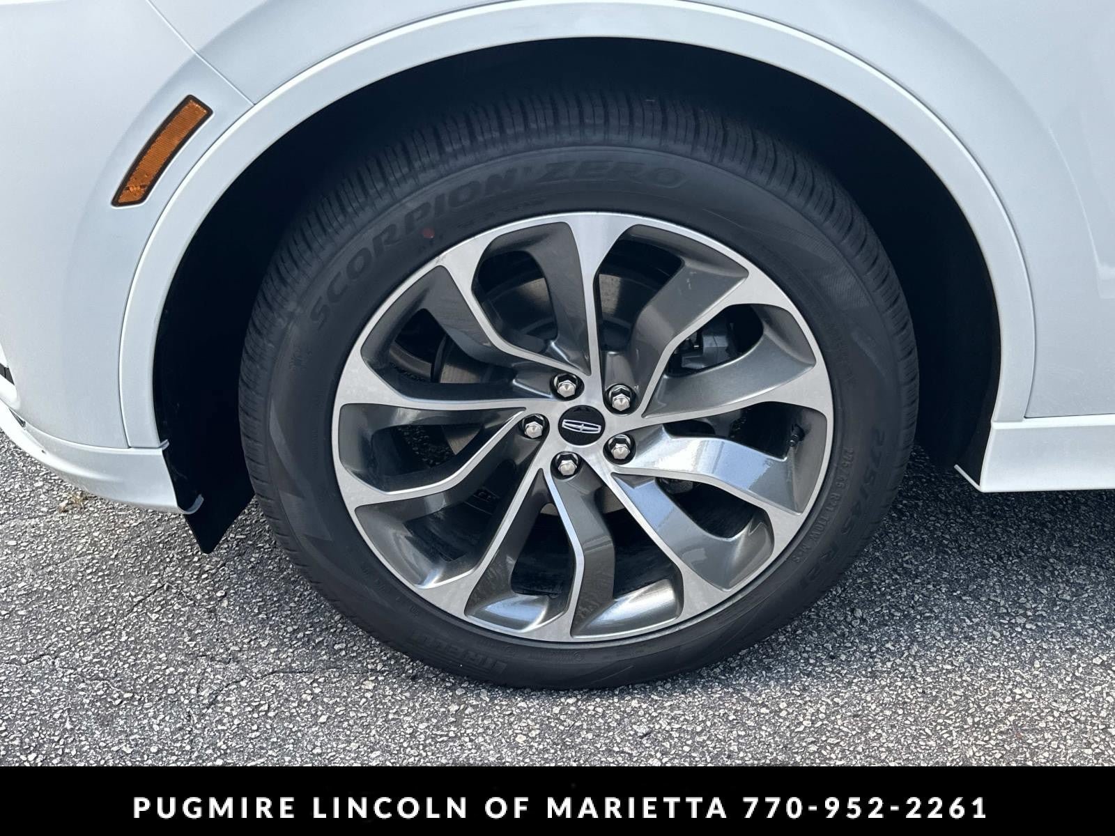New 2026 Lincoln Aviator 2WD w/ Jet Appearance Package image 11