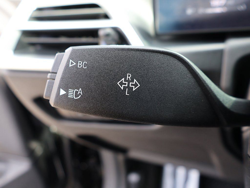 Used 2025 BMW M440i Convertible w/ Premium Package image 46