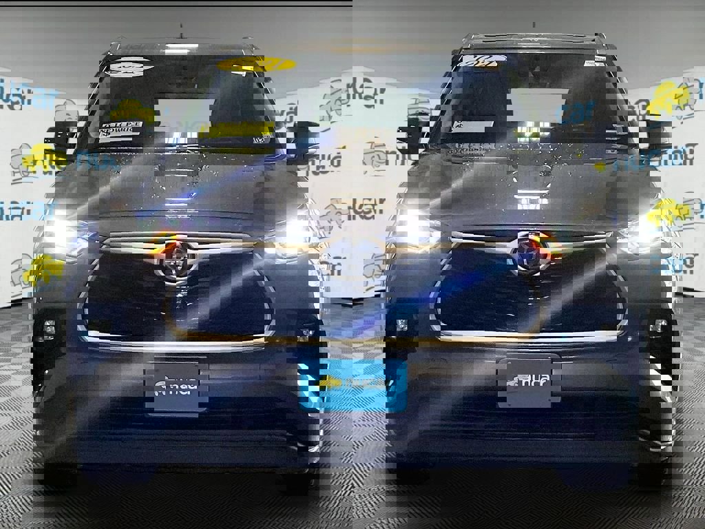 Used 2021 Toyota Highlander XLE image 2