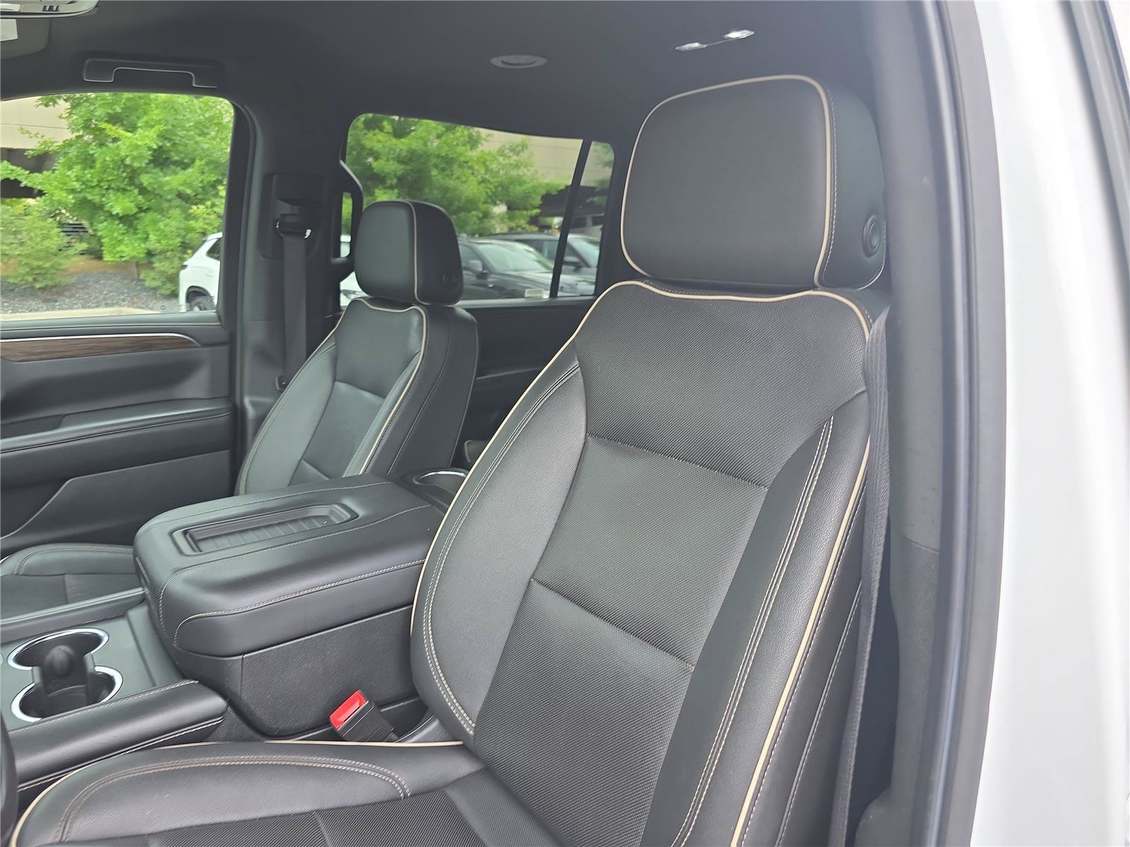 Used 2022 Chevrolet Suburban Premier AWD/4WD image 20