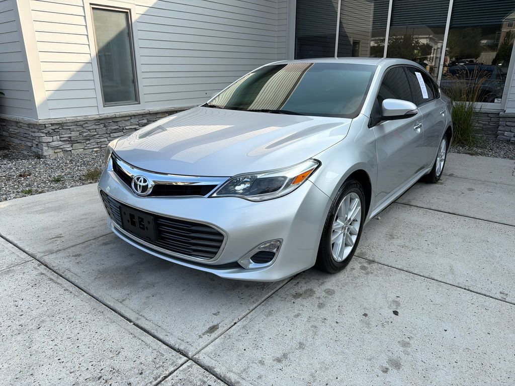 Used 2013 Toyota Avalon XLE FWD image 2