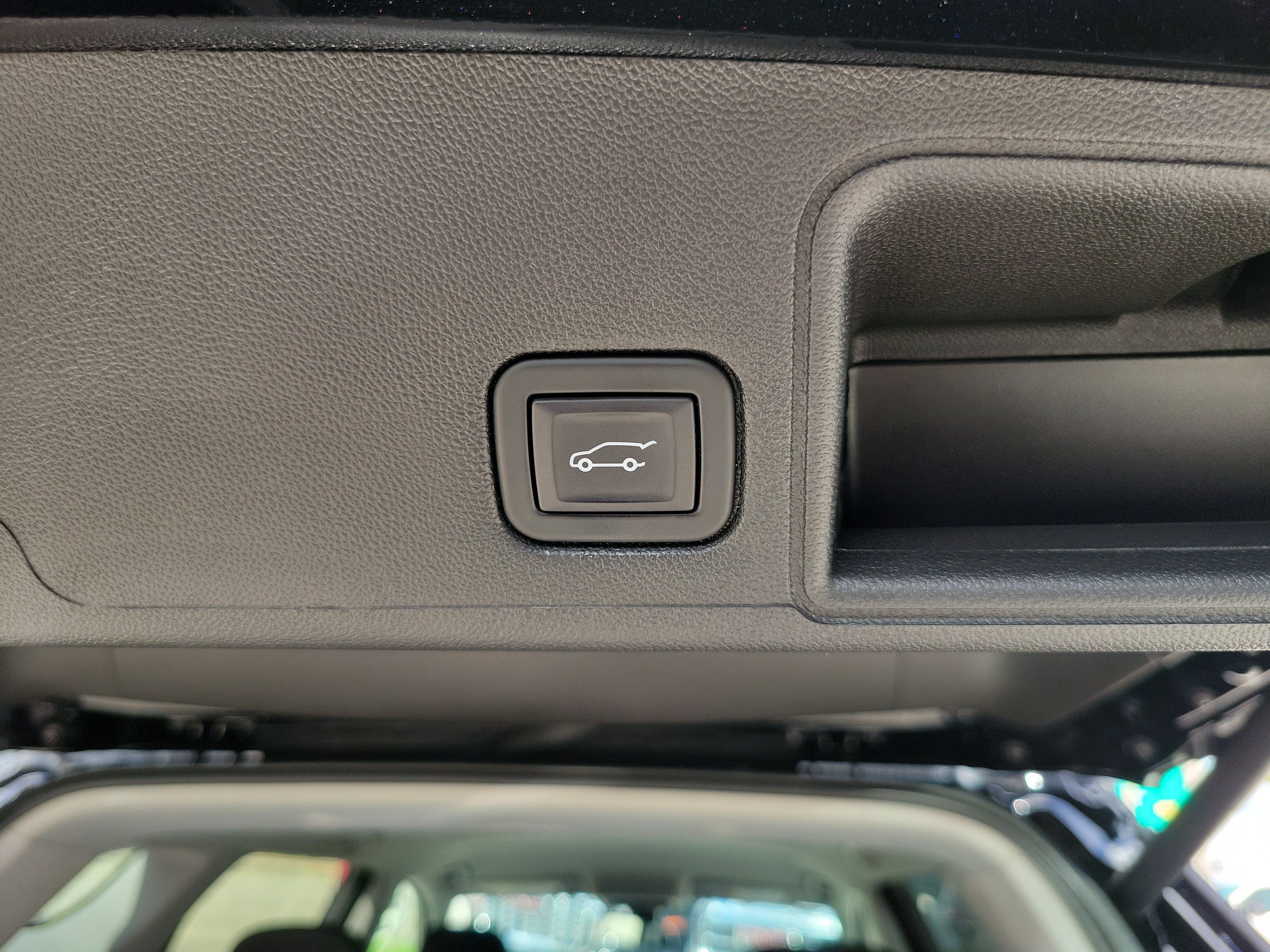 Used 2023 GMC Terrain SLE w/ Driver Convenience Package FWD image 17