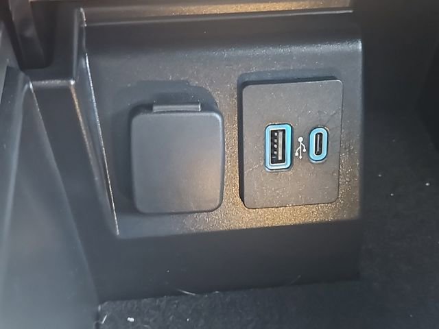 Used 2021 Ford Explorer XLT w/ Equipment Group 202A image 23