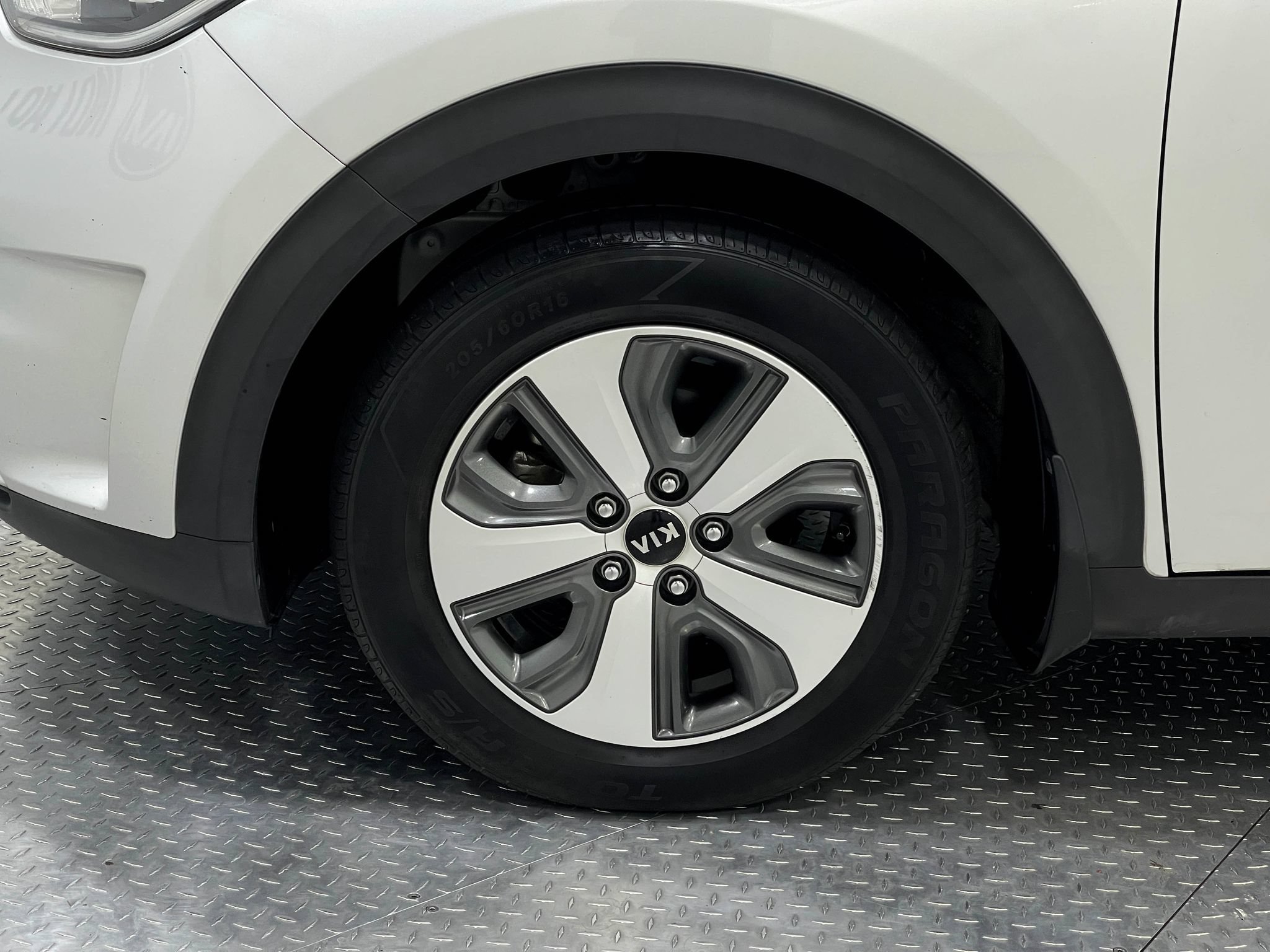 Used 2019 Kia Niro LX FWD image 33
