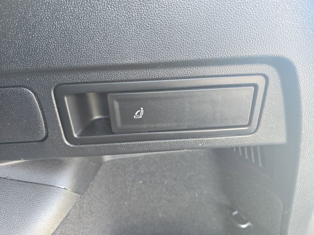 Used 2023 Volkswagen Tiguan S image 13