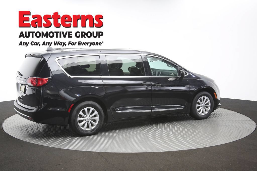 Used 2019 Chrysler Pacifica Touring-L FWD image 41