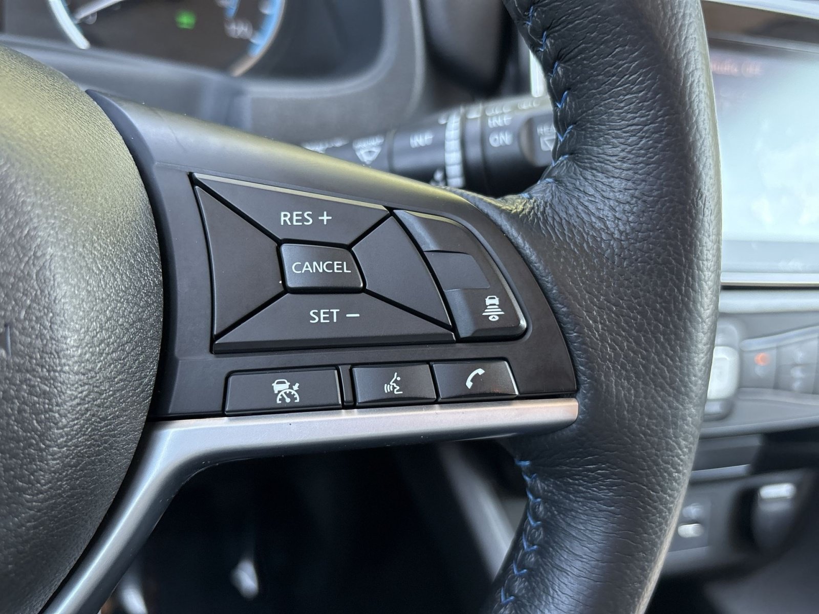 Used 2018 Nissan Leaf SV FWD image 26
