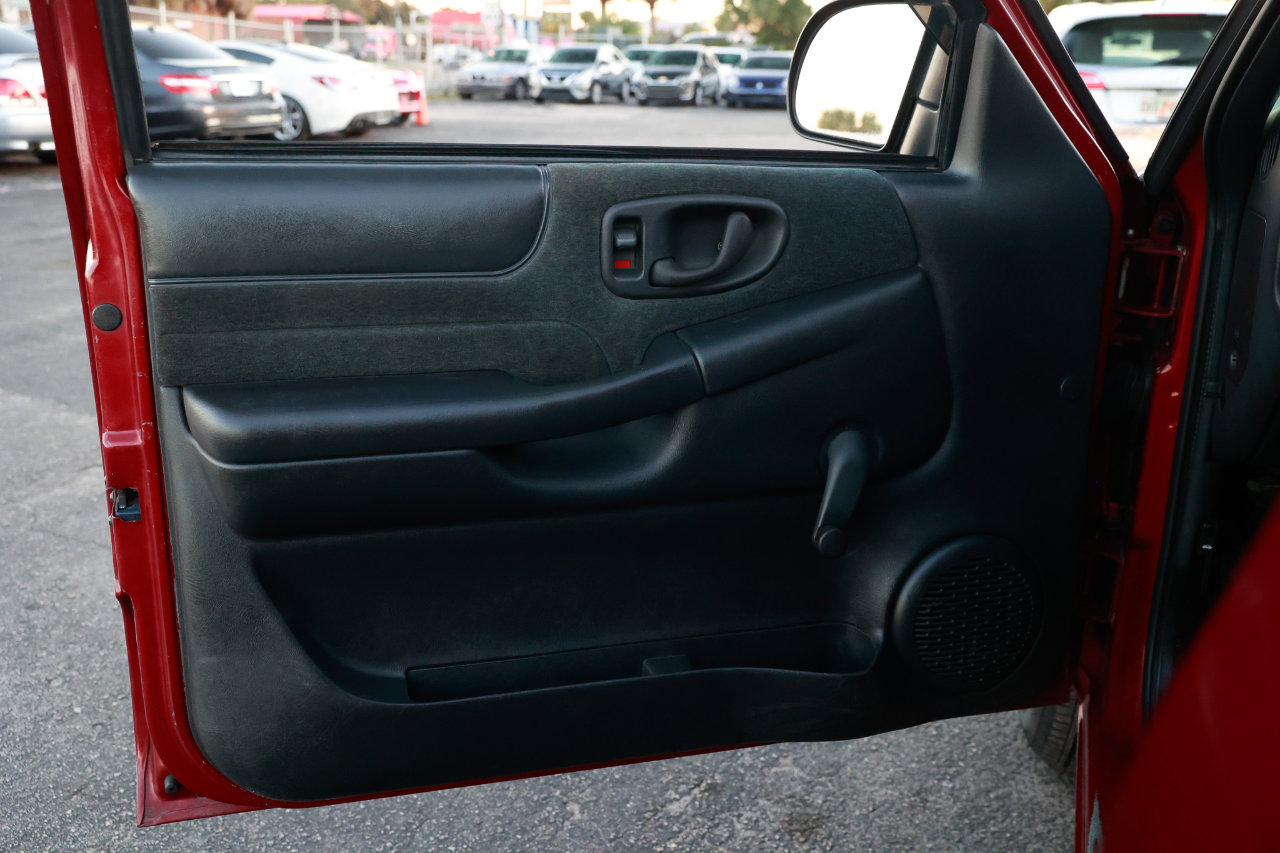 Used 2000 GMC Sonoma SLS w/ SLS Super Spec Pkg 1 image 27