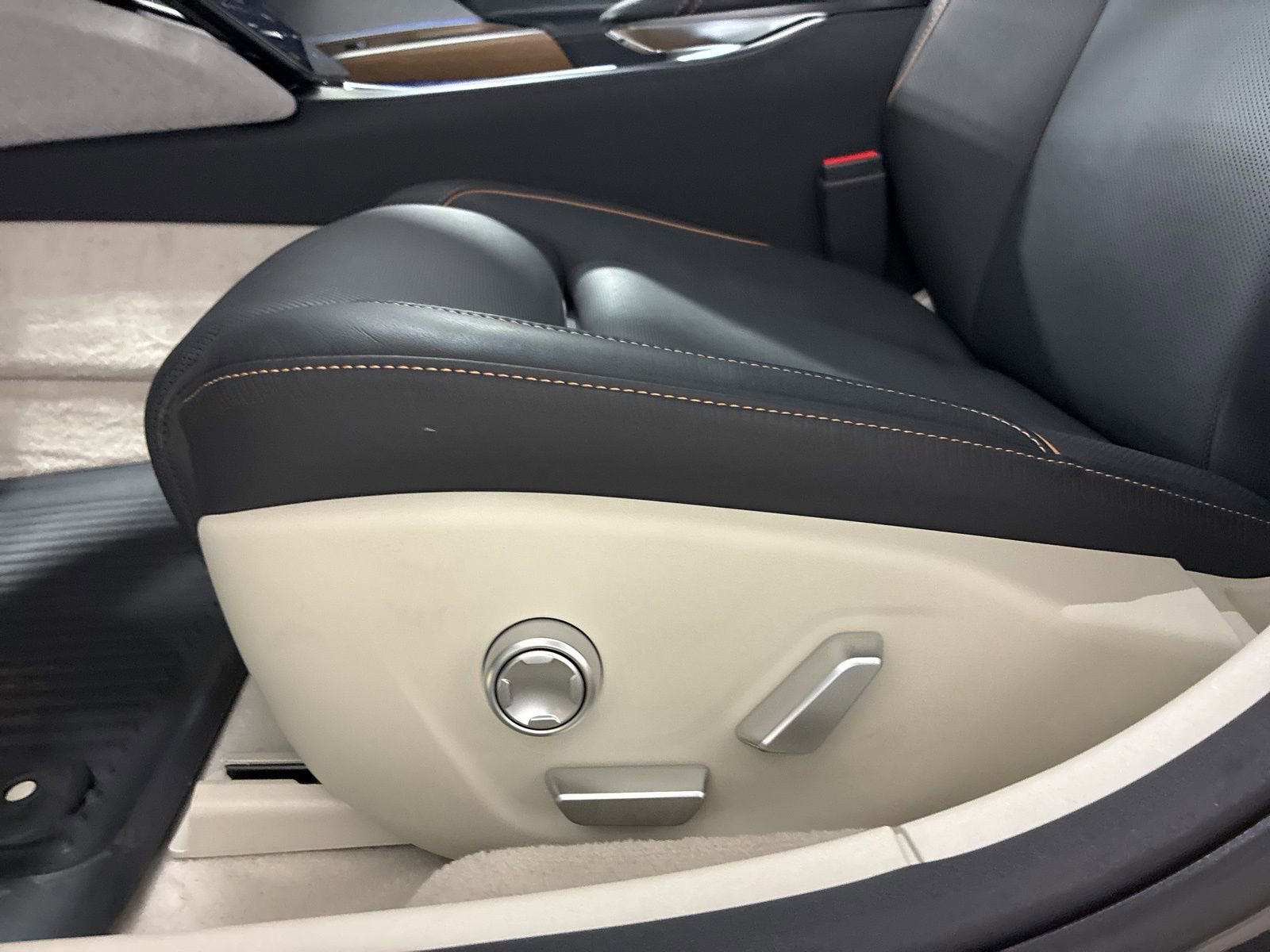 Used 2025 Lucid Air Touring image 15