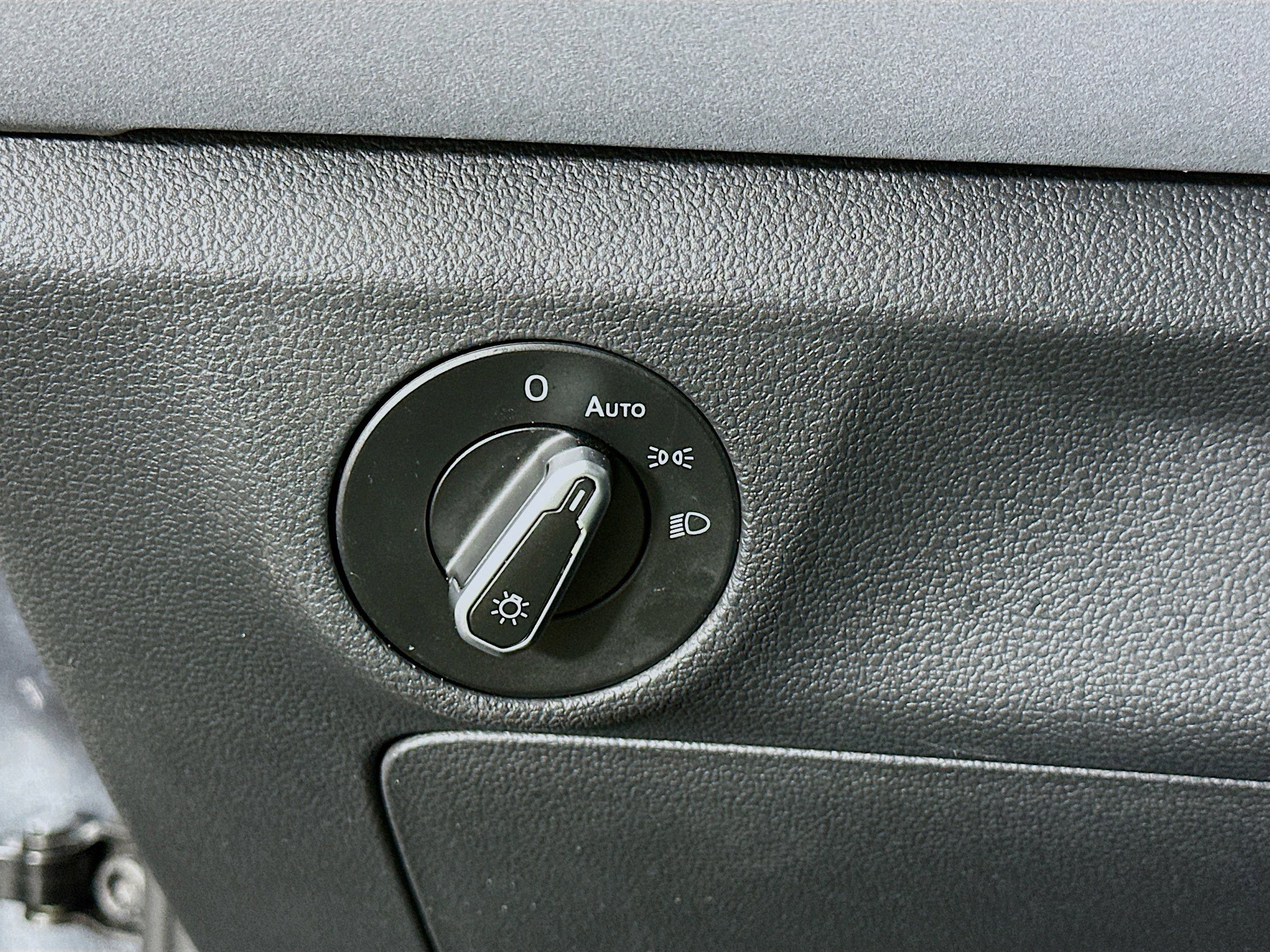 Used 2025 Volkswagen Jetta SE FWD image 17