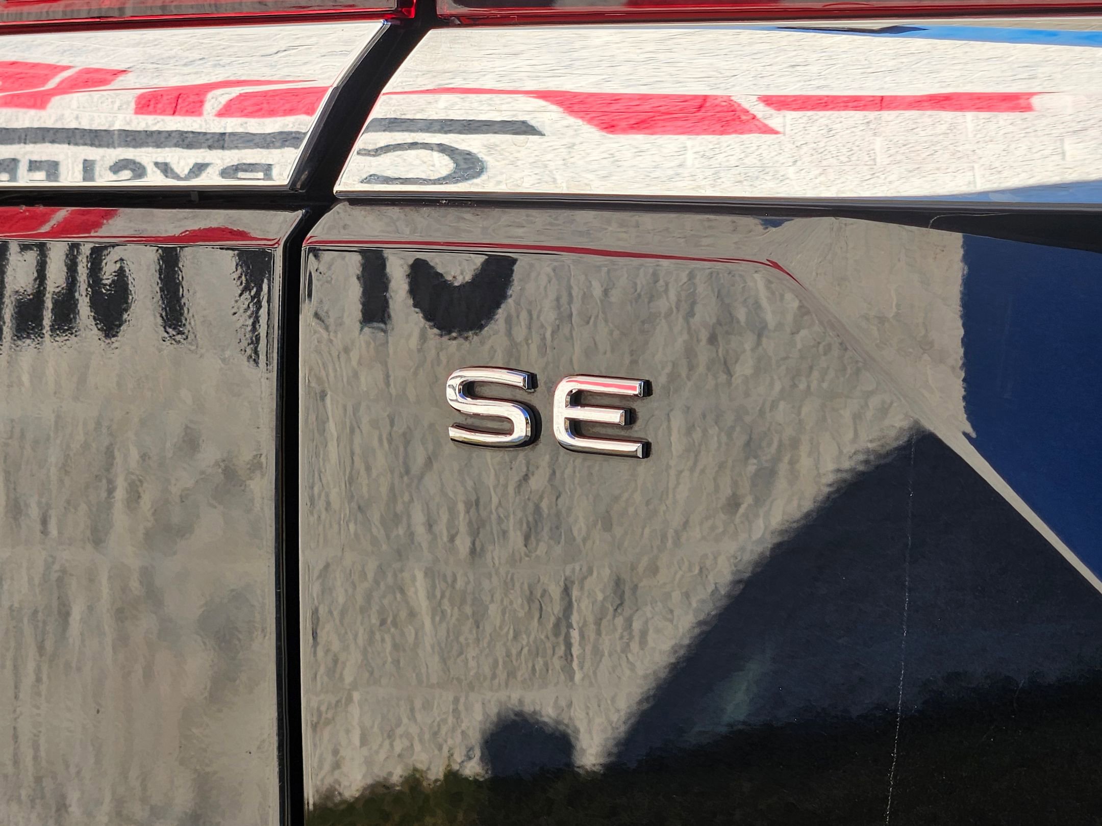 Used 2024 Volkswagen Atlas SE image 31