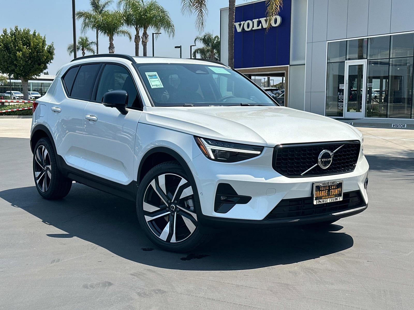 New 2026 Volvo XC40 B5 Ultra w/ Climate Package