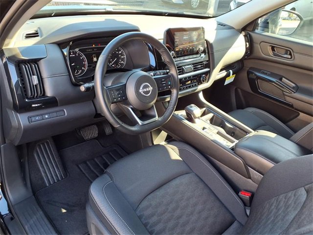 Certified 2024 Nissan Pathfinder SV image 5