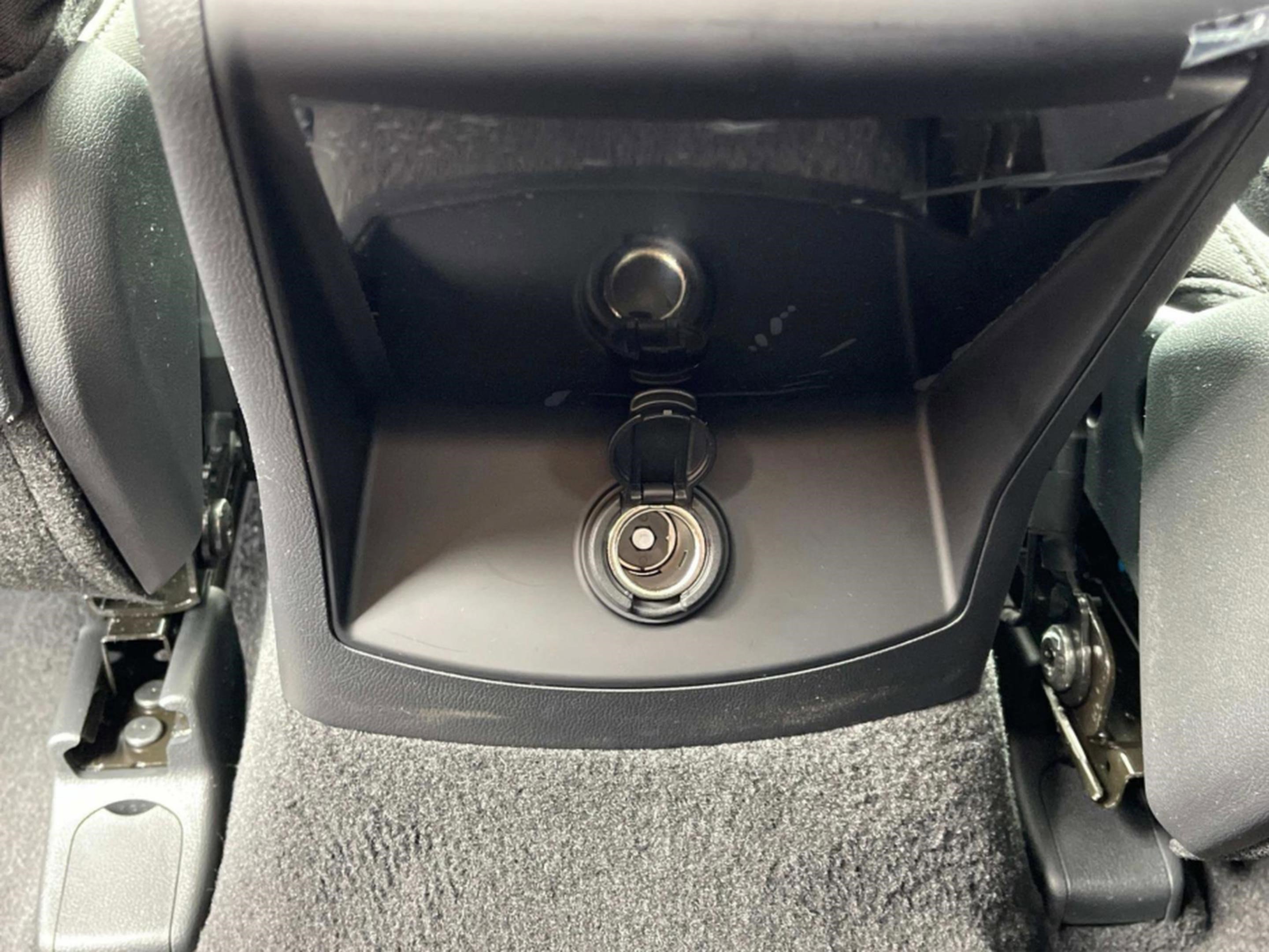 New 2025 Kia Sorento LX image 17