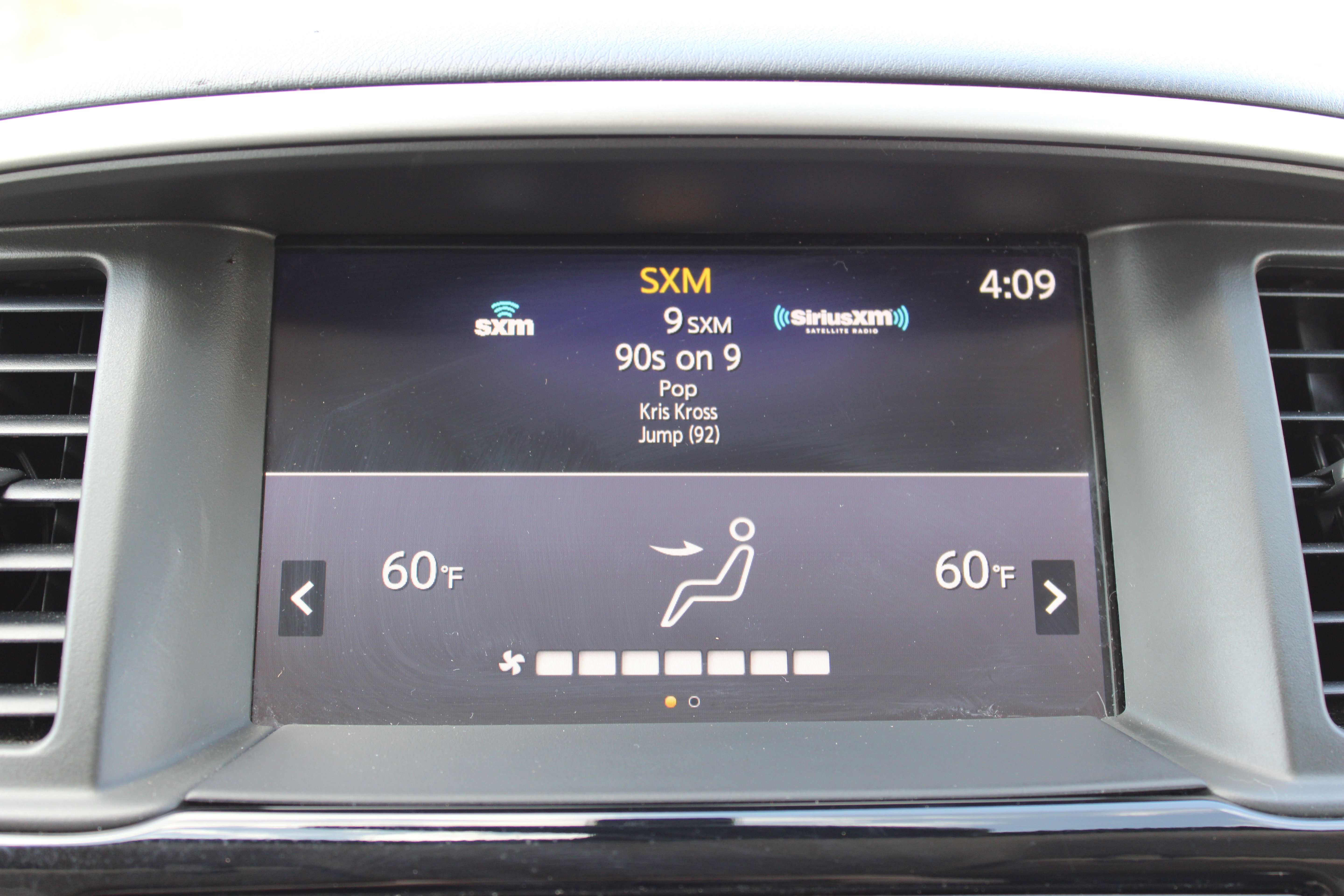 Used 2020 Nissan Pathfinder SV AWD/4WD image 24
