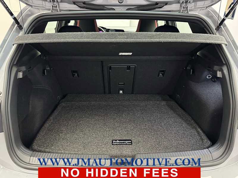Used 2022 Volkswagen GTI SE image 17