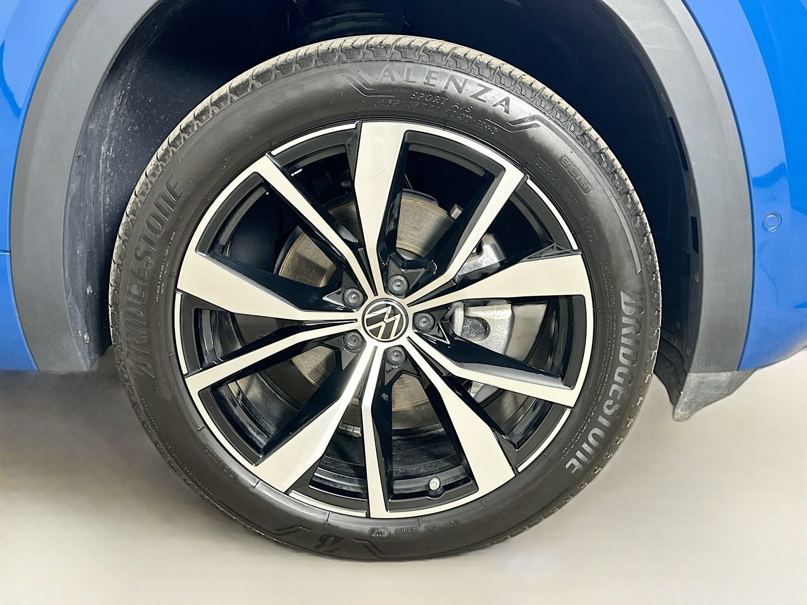 Used 2025 Volkswagen Atlas SEL Premium R-Line AWD/4WD image 11