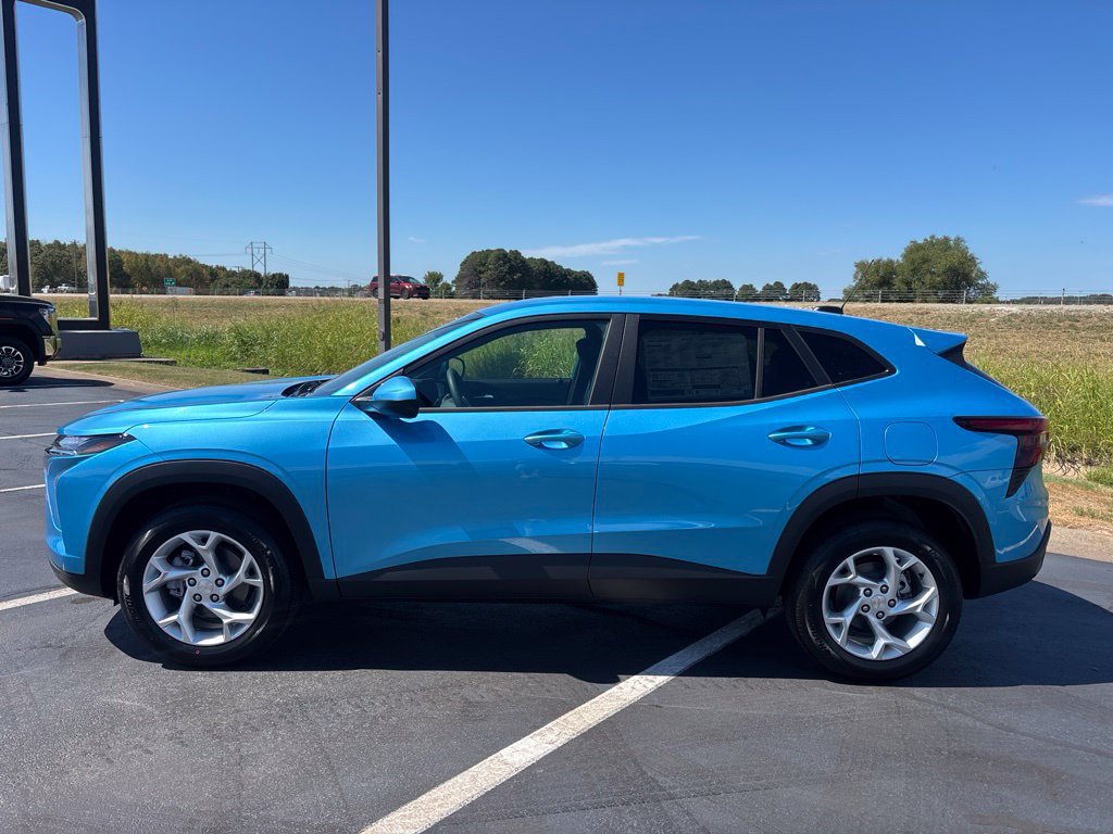 New 2026 Chevrolet Trax LS w/ LS Convenience Package FWD image 3