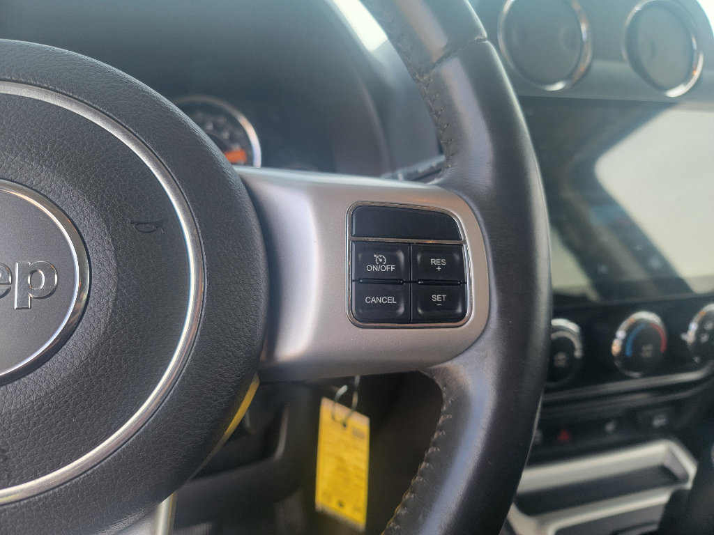 Used 2016 Jeep Compass Latitude image 15