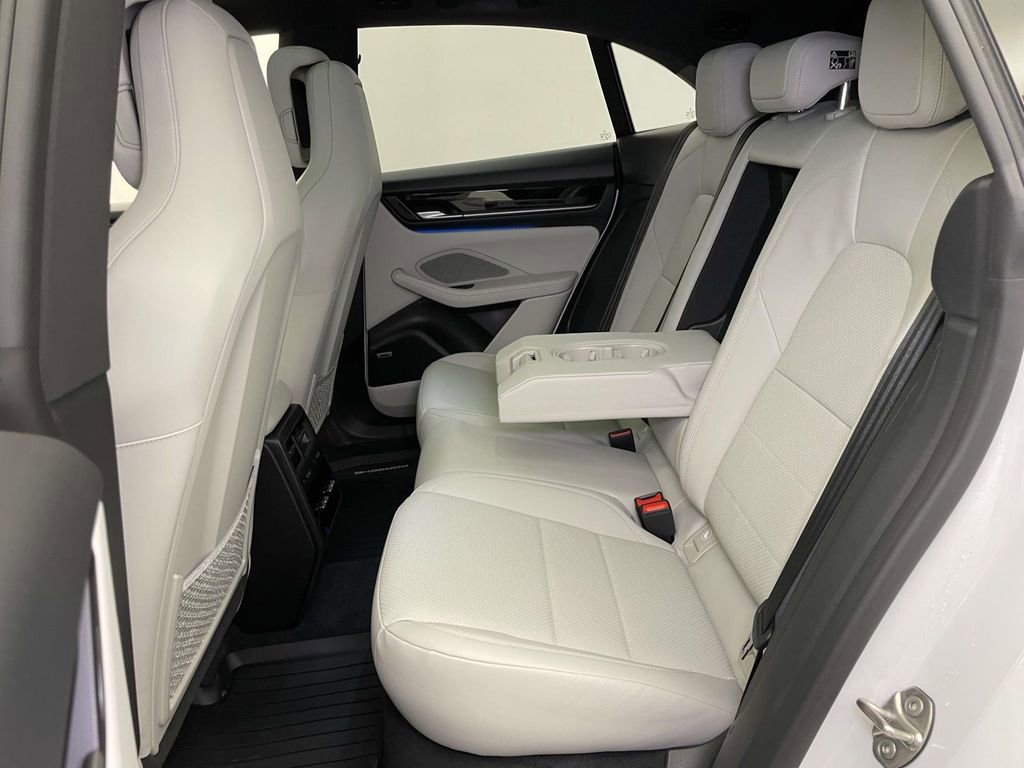 New 2025 Porsche Macan 4S Electric image 19