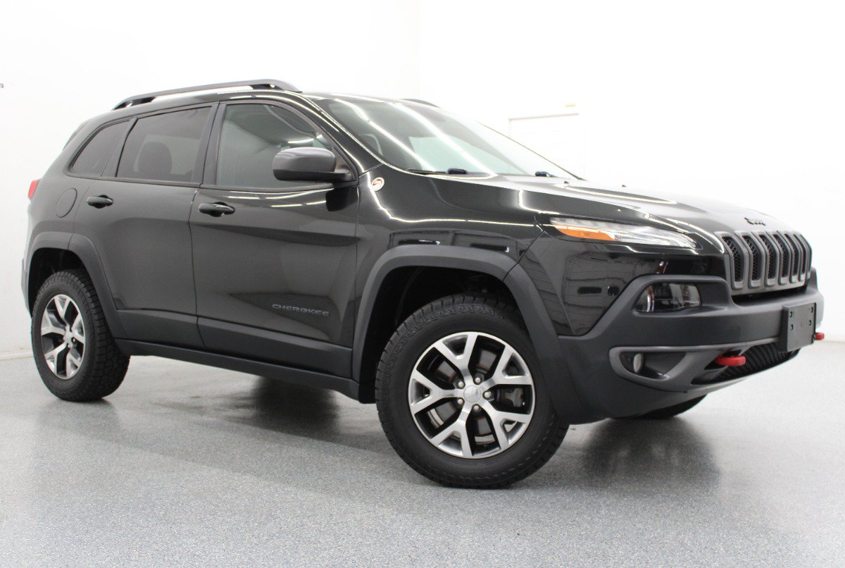 Used 2015 Jeep Cherokee Trailhawk AWD/4WD image 1