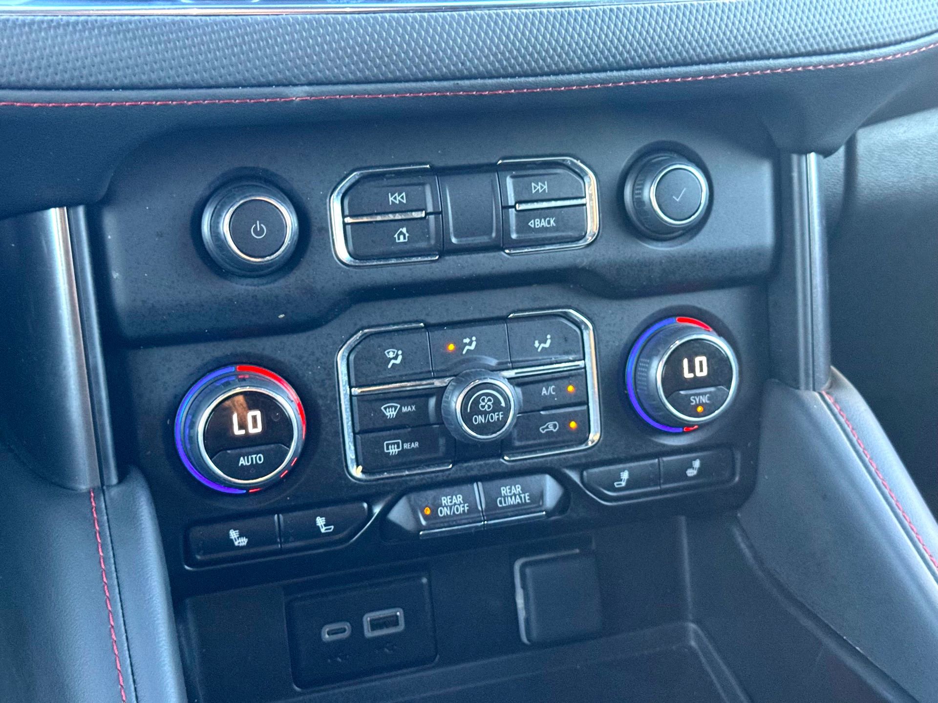 Used 2024 Chevrolet Suburban RST image 30