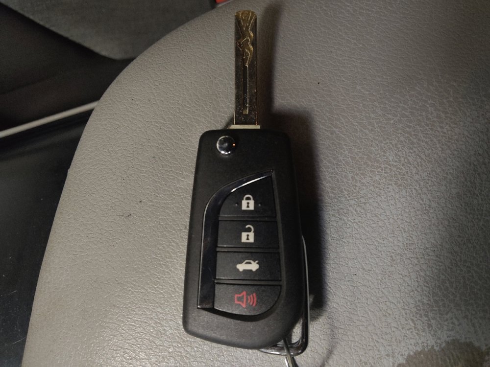 Used 2018 Toyota Camry LE FWD image 32