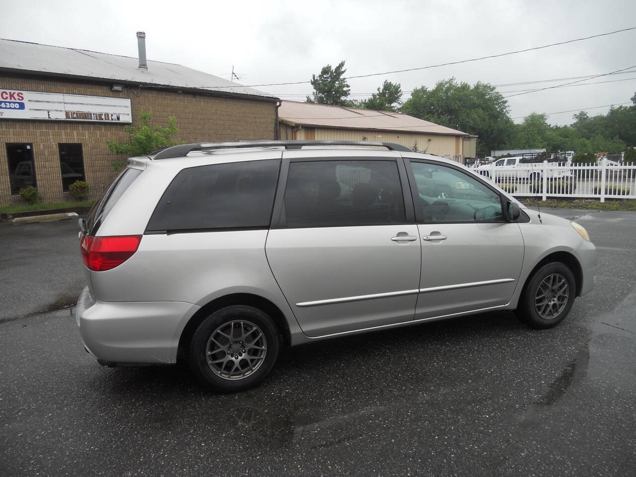 Used 2005 Toyota Sienna LE FWD image 11