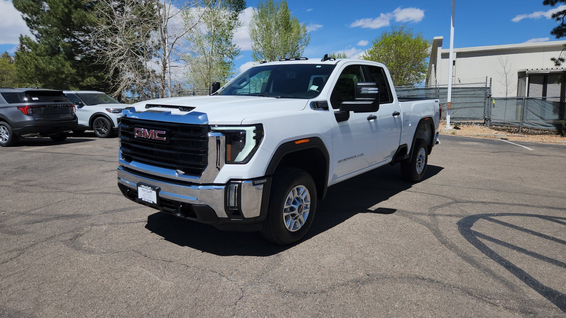 Used 2025 GMC Sierra 2500 Pro w/ Convenience Package AWD/4WD image 2