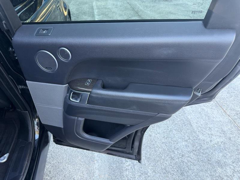 Used 2016 Land Rover Range Rover Sport SE image 27