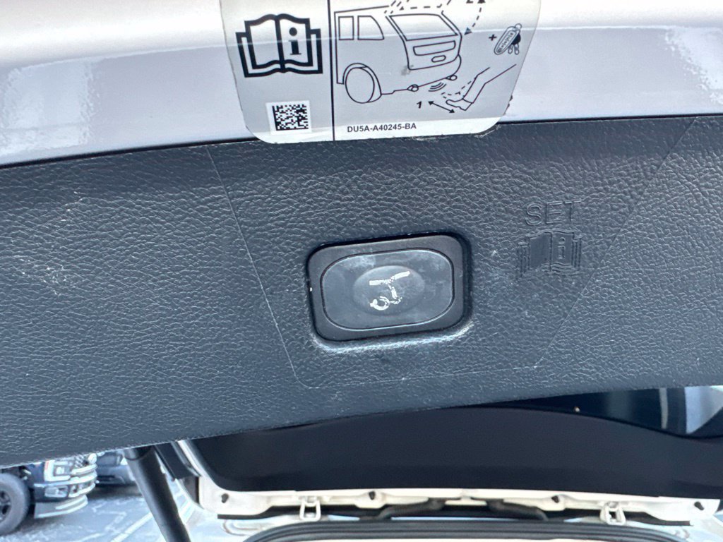 Certified 2017 Ford Edge Titanium w/ Equipment Group 301A FWD image 47