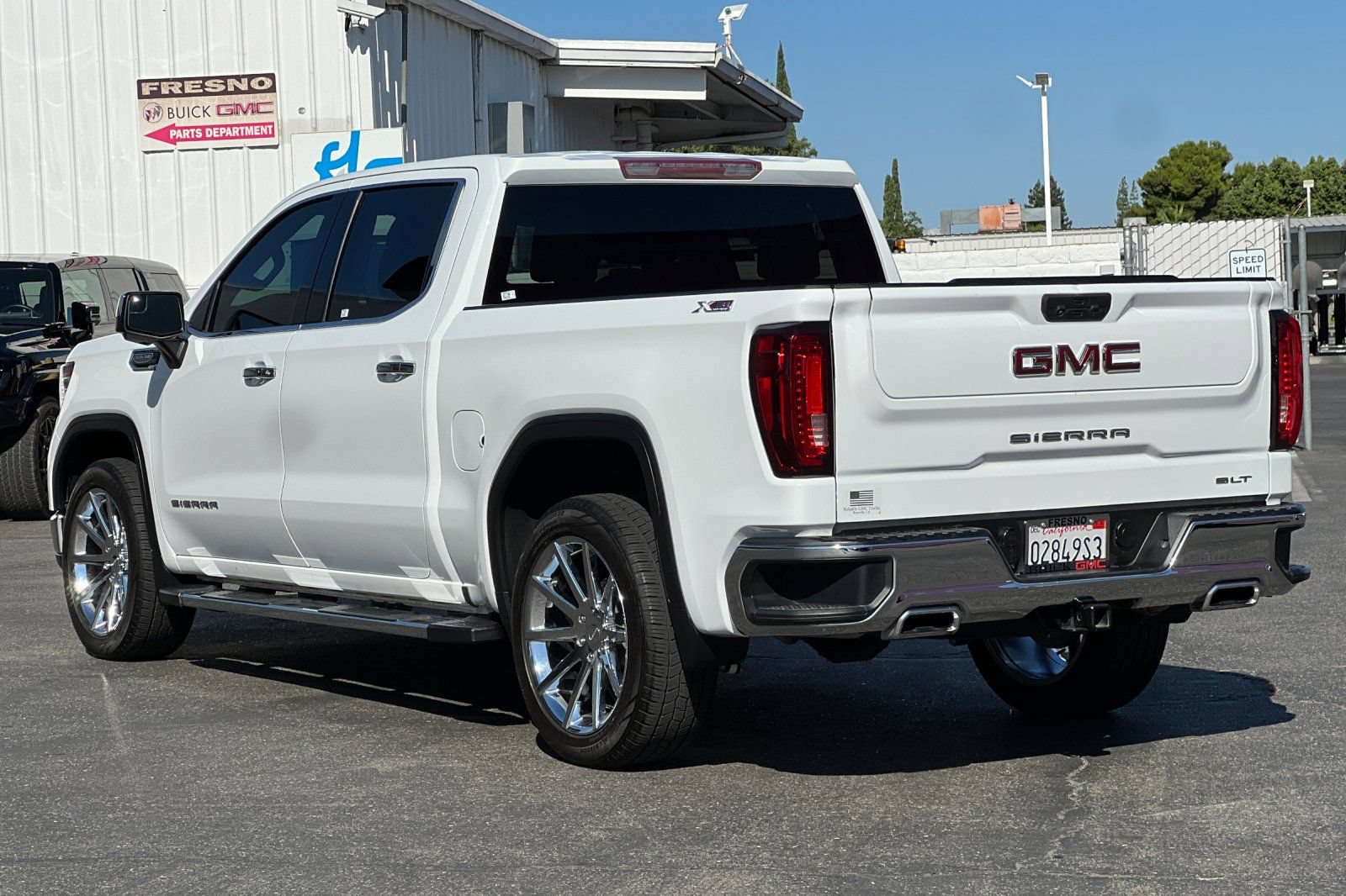 Used 2022 GMC Sierra 1500 SLT w/ SLT Convenience Package AWD/4WD image 6