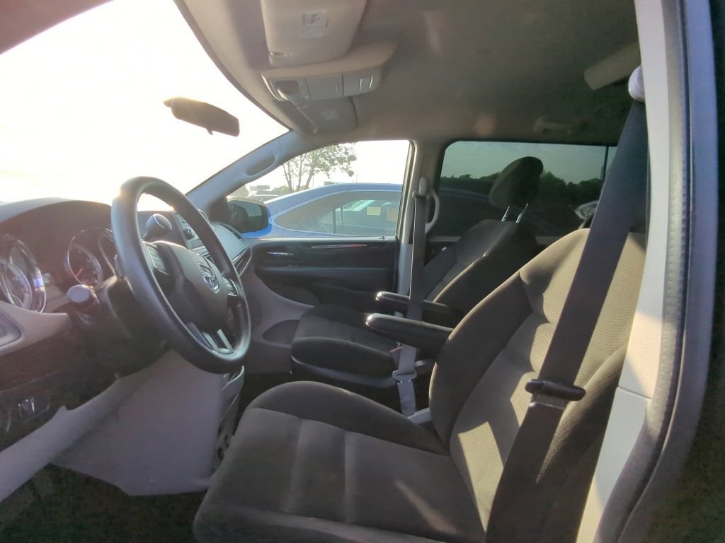 Used 2017 Dodge Grand Caravan SE FWD image 6