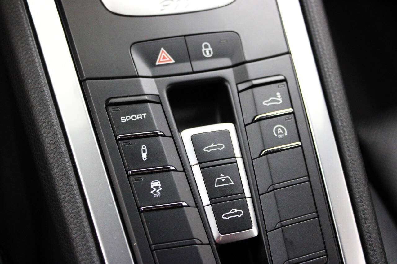 Used 2017 Porsche 911 Carrera image 25