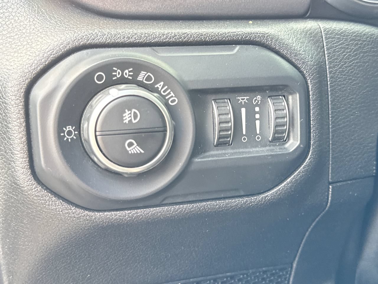 Used 2021 Jeep Gladiator Mojave AWD/4WD image 16