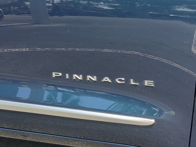 Certified 2025 Chrysler Pacifica Pinnacle w/ Trailer Tow Group FWD image 13