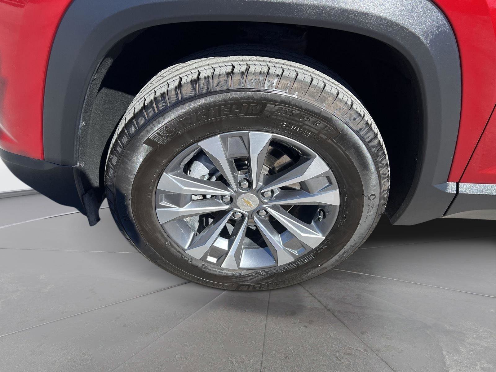 Used 2025 Chevrolet Equinox LT image 11