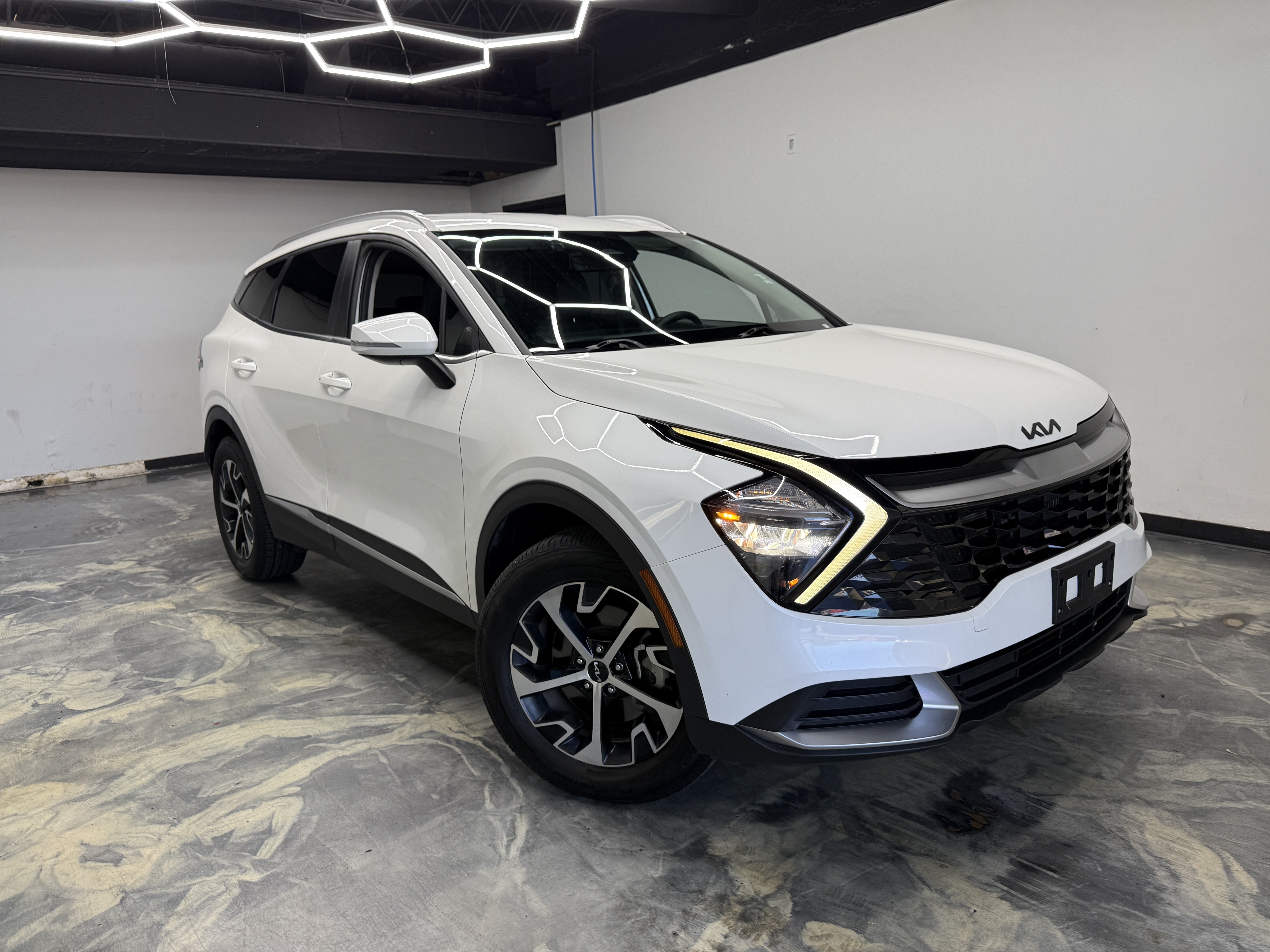 Used 2023 Kia Sportage EX AWD/4WD image 6