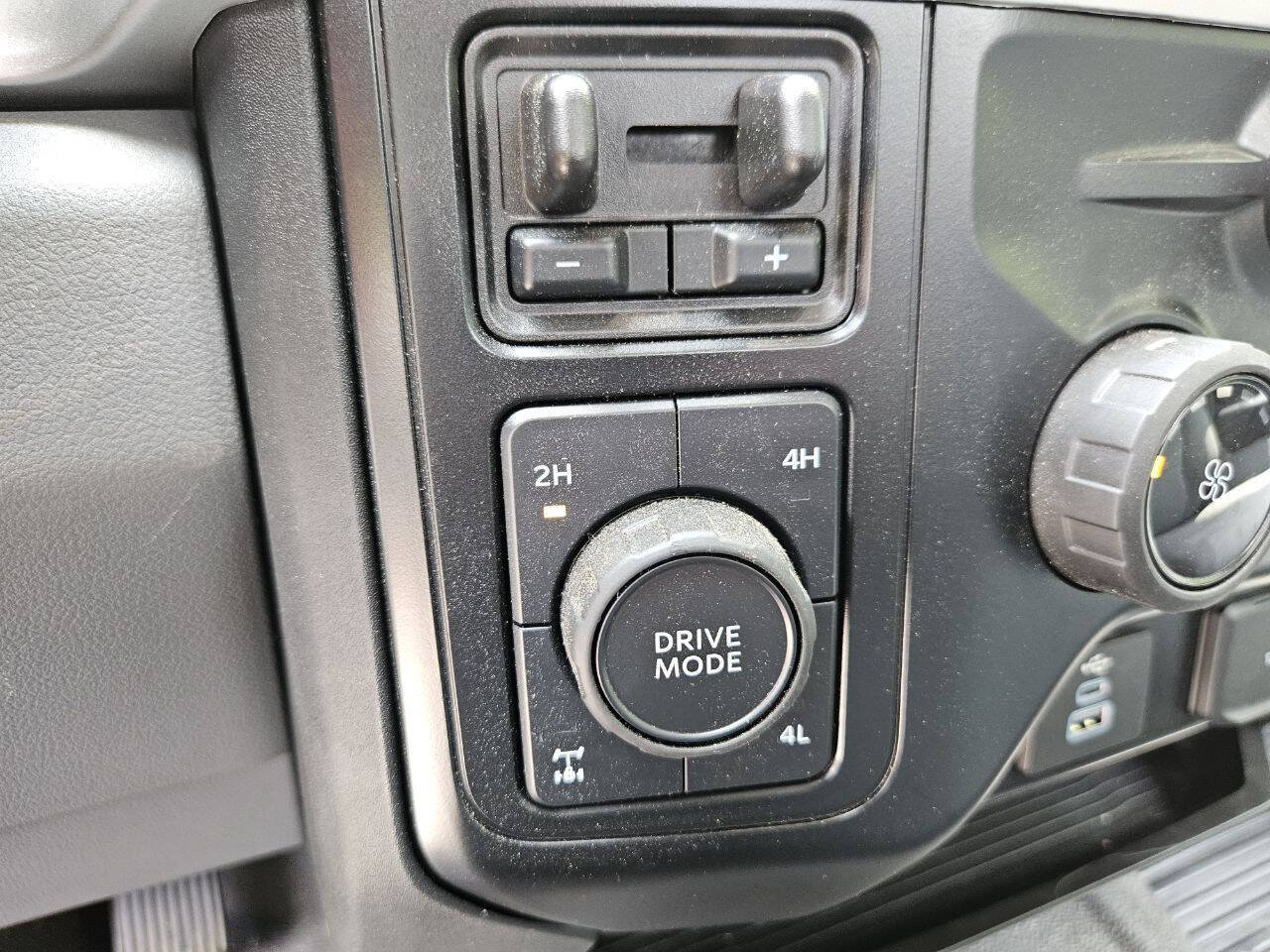 Used 2024 Ford F350 XLT AWD/4WD image 30