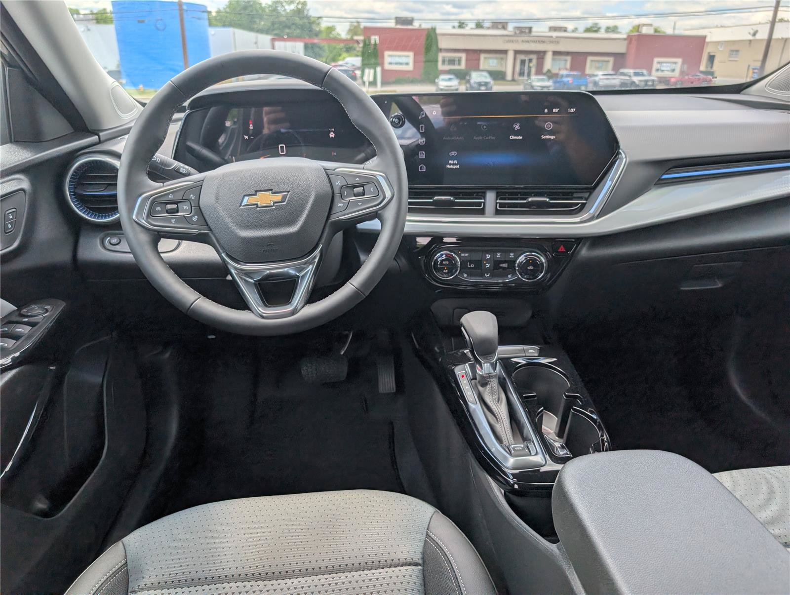 New 2026 Chevrolet Trax LT w/ LT Convenience Package FWD image 12