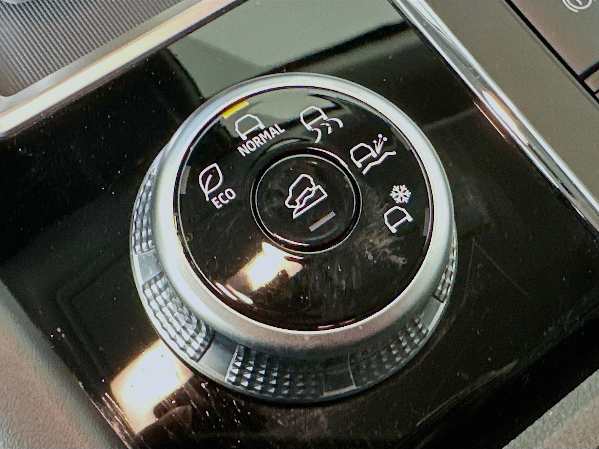 Used 2024 Mitsubishi Outlander SE Black Edition image 28