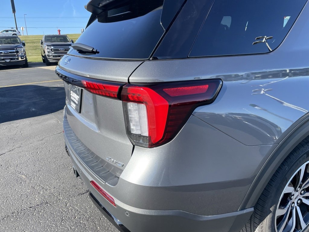 Used 2025 Ford Explorer ST-Line image 33