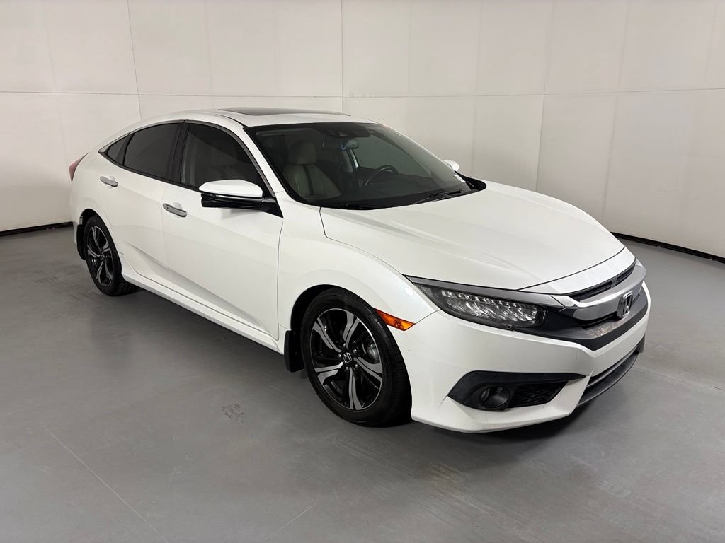 Used 2017 Honda Civic Touring image 2