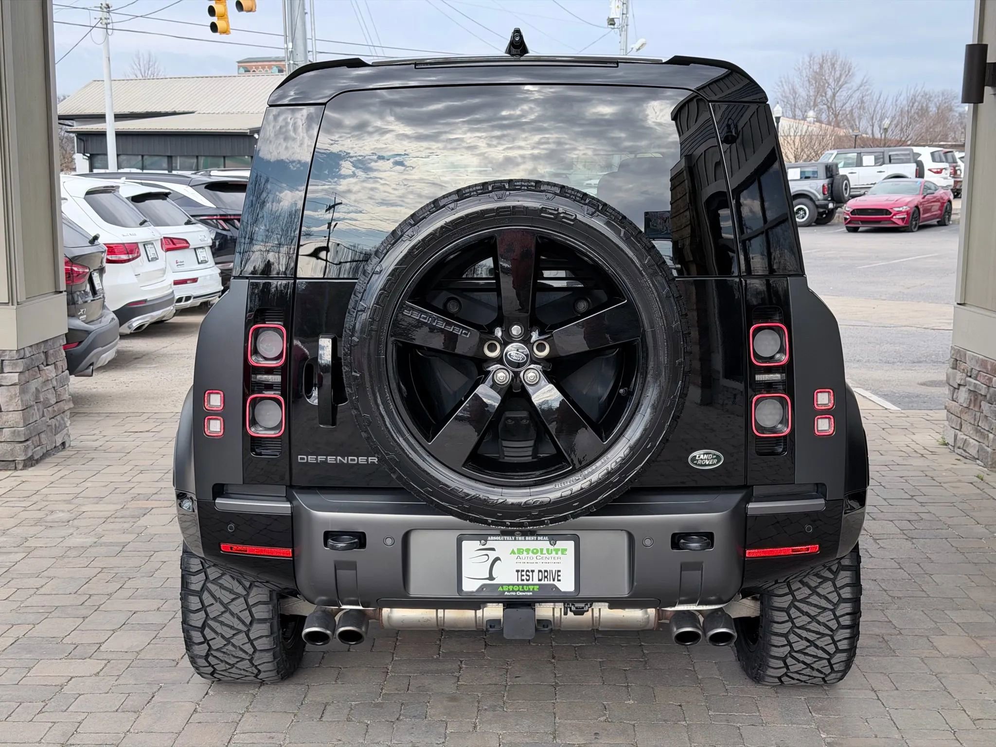 Used 2023 Land Rover Defender 110 V8 image 69
