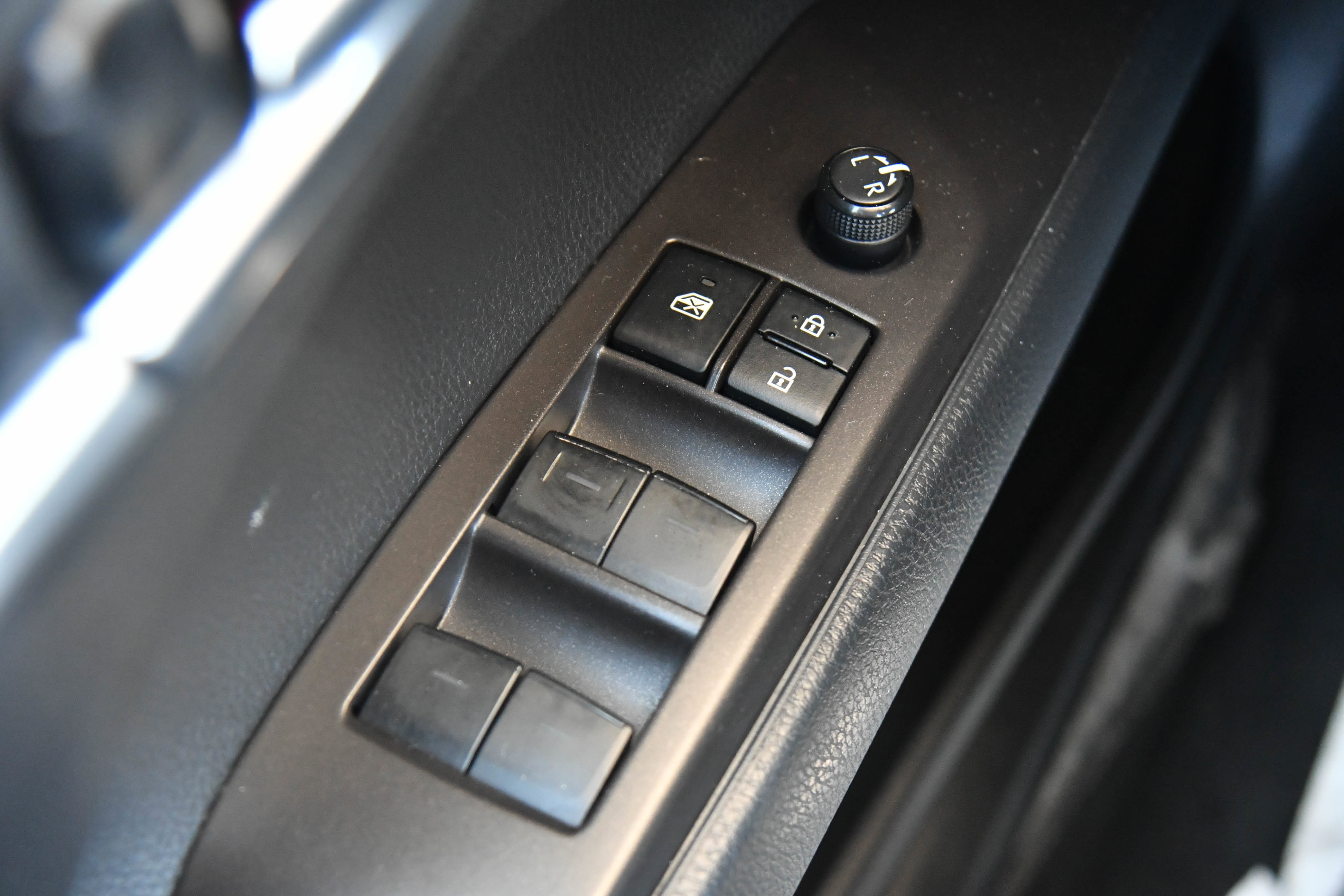 Used 2022 Toyota Camry SE FWD image 31